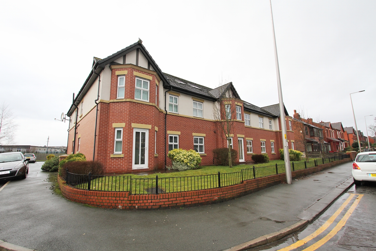 2 bedroom apartment flat/apartment For Sale in Wigan - Photograph 1