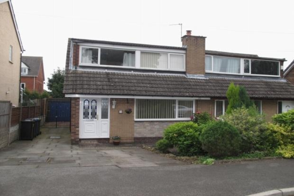 3 bedroom semi-detached house Let in Wigan - Photograph 1