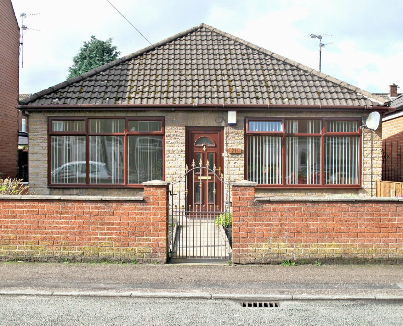 3 bedroom detached bungalow Let in Wigan - front
