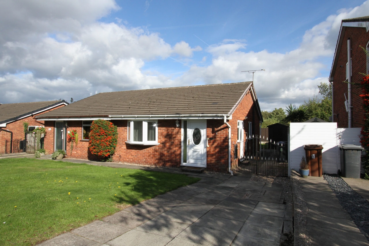 2 bedroom detached bungalow Let in Wigan - Front