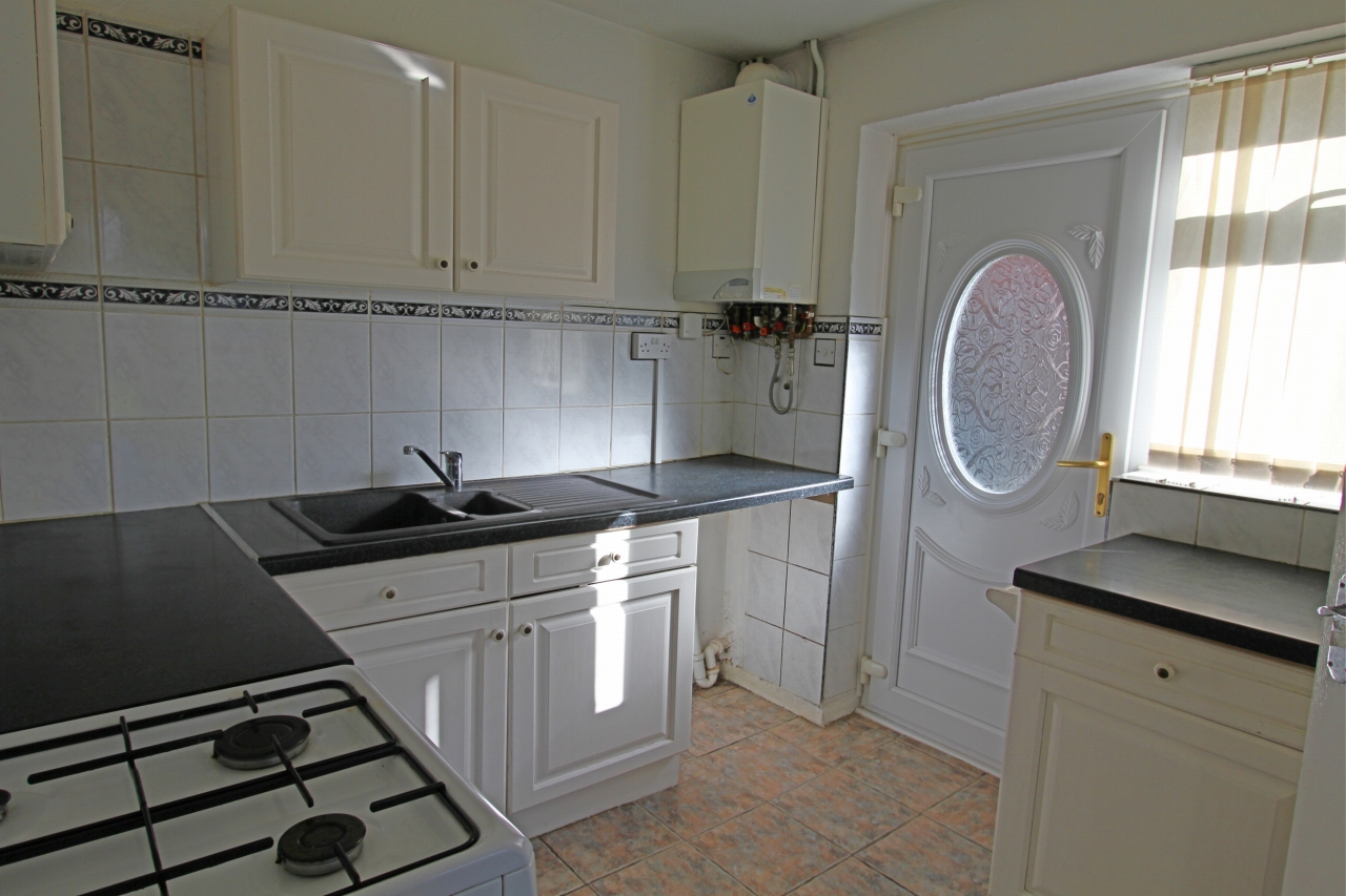 2 bedroom detached bungalow Let in Wigan - Kitchen