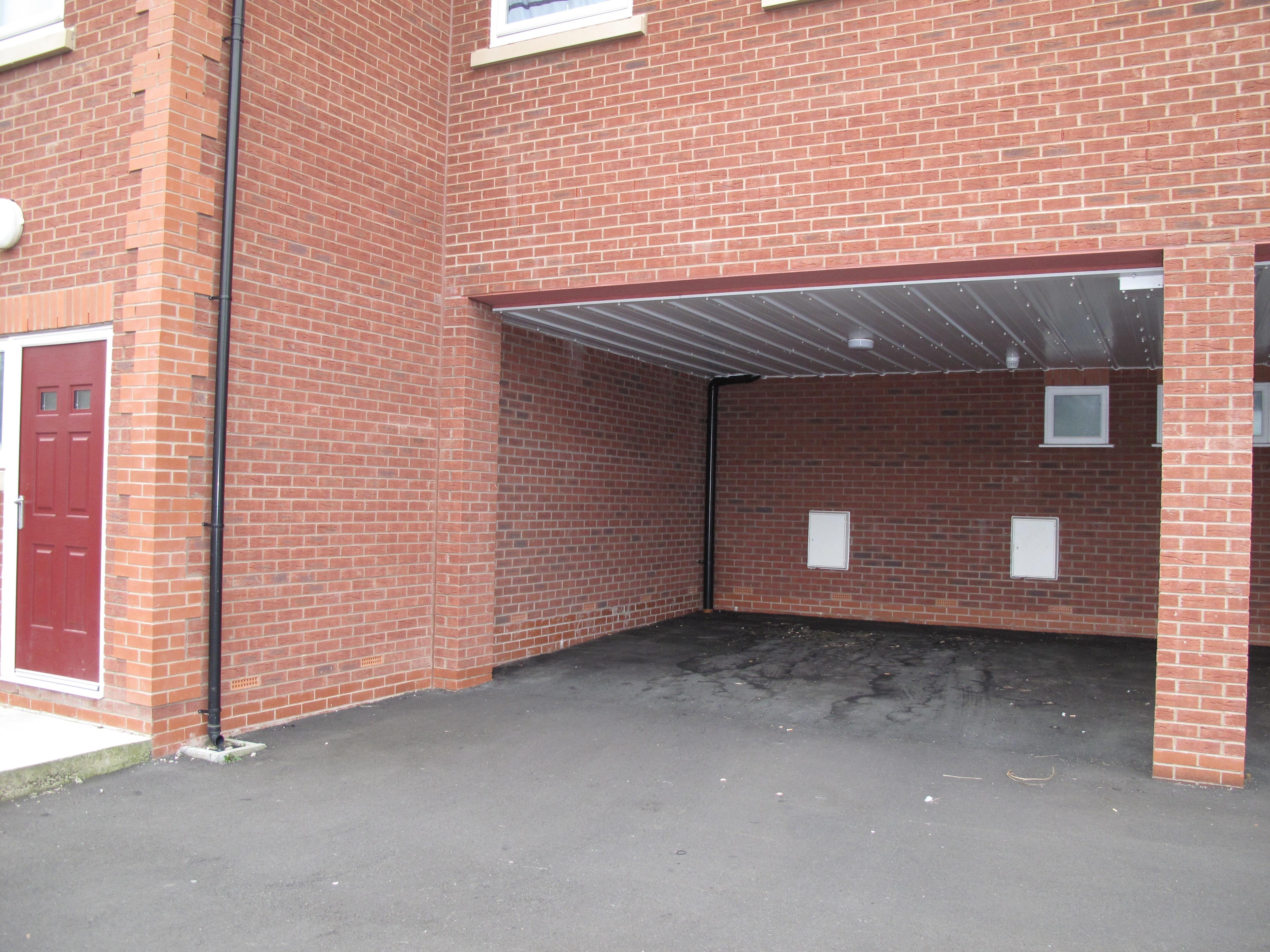 2 bedroom apartment flat/apartment To Let in Wigan - Secure Parking