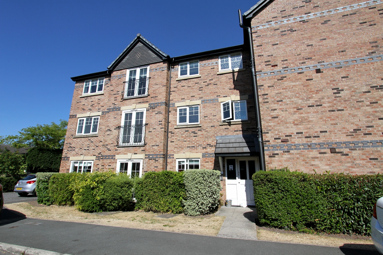 2 bedroom apartment flat/apartment For Sale in Wigan - Photograph 1