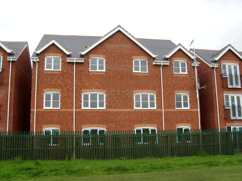 2 bedroom apartment flat/apartment To Let in St Helens - Main Image