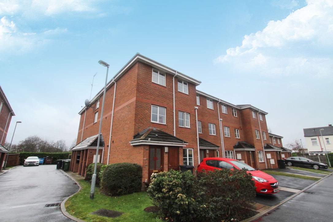 2 bedroom apartment flat/apartment For Sale in Warrington - Photograph 1