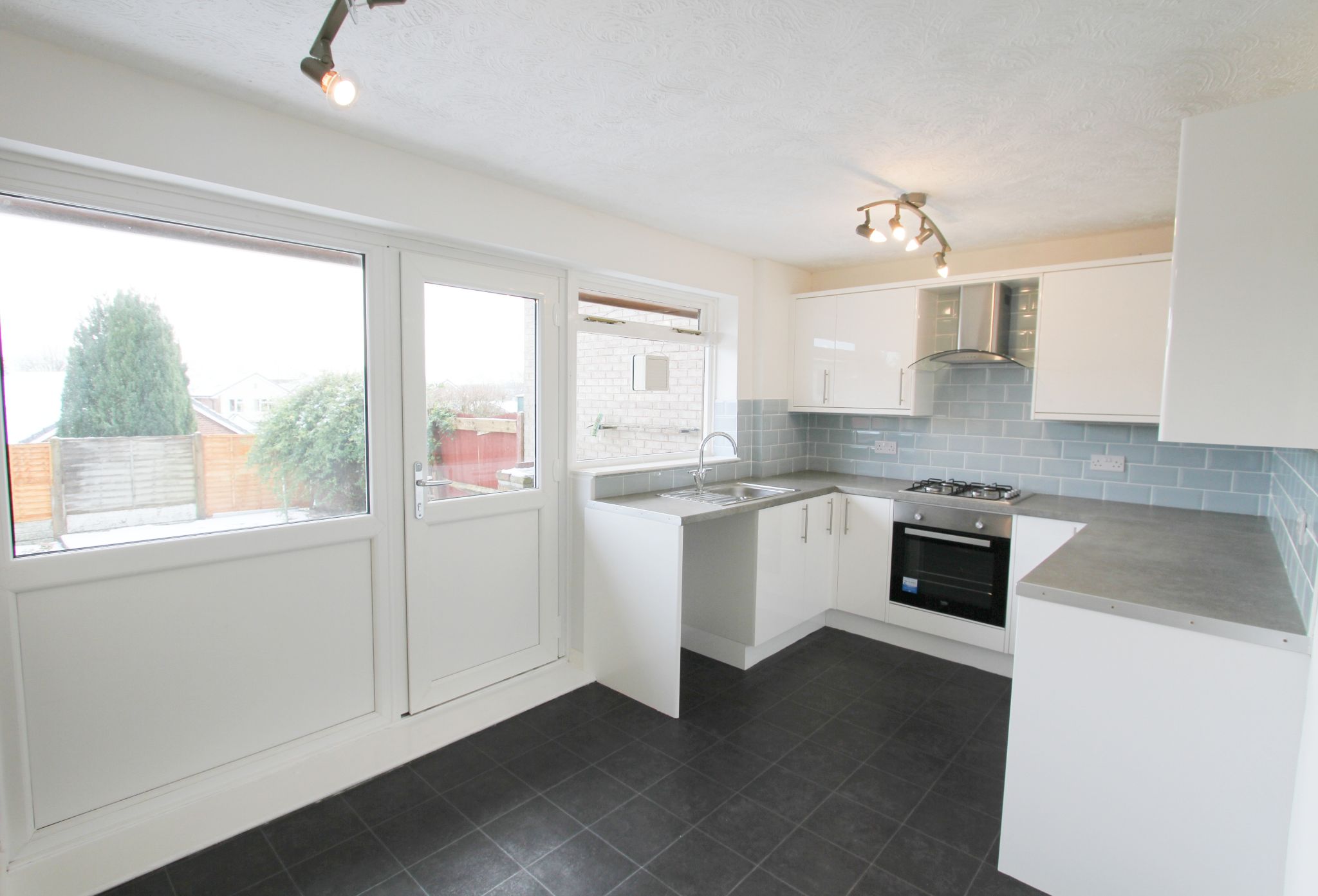 3 bedroom semi-detached house Let in Wigan - Photograph 6