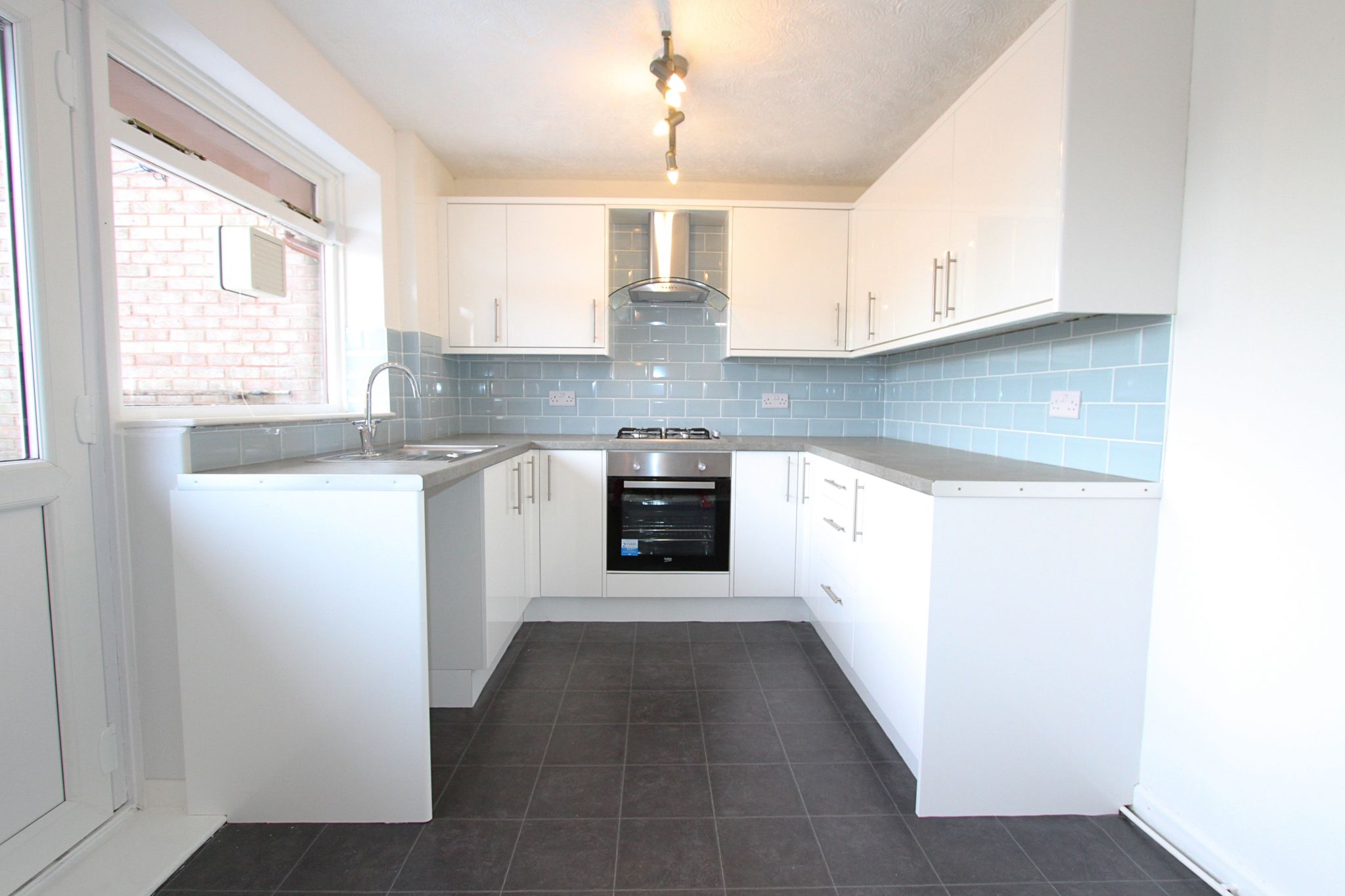 3 bedroom semi-detached house Let in Wigan - Photograph 5