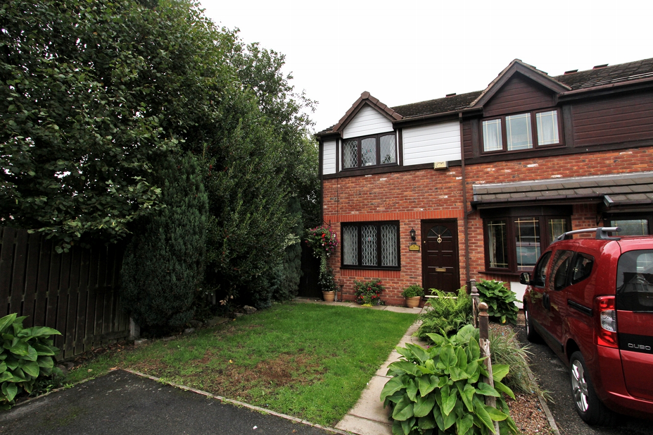 2 bedroom end terraced house For Sale in St Helens - Photograph 1