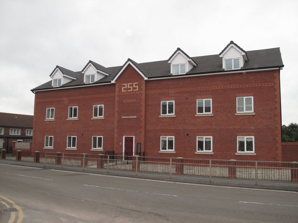 2 bedroom apartment flat/apartment Let in Wigan - Photograph 1