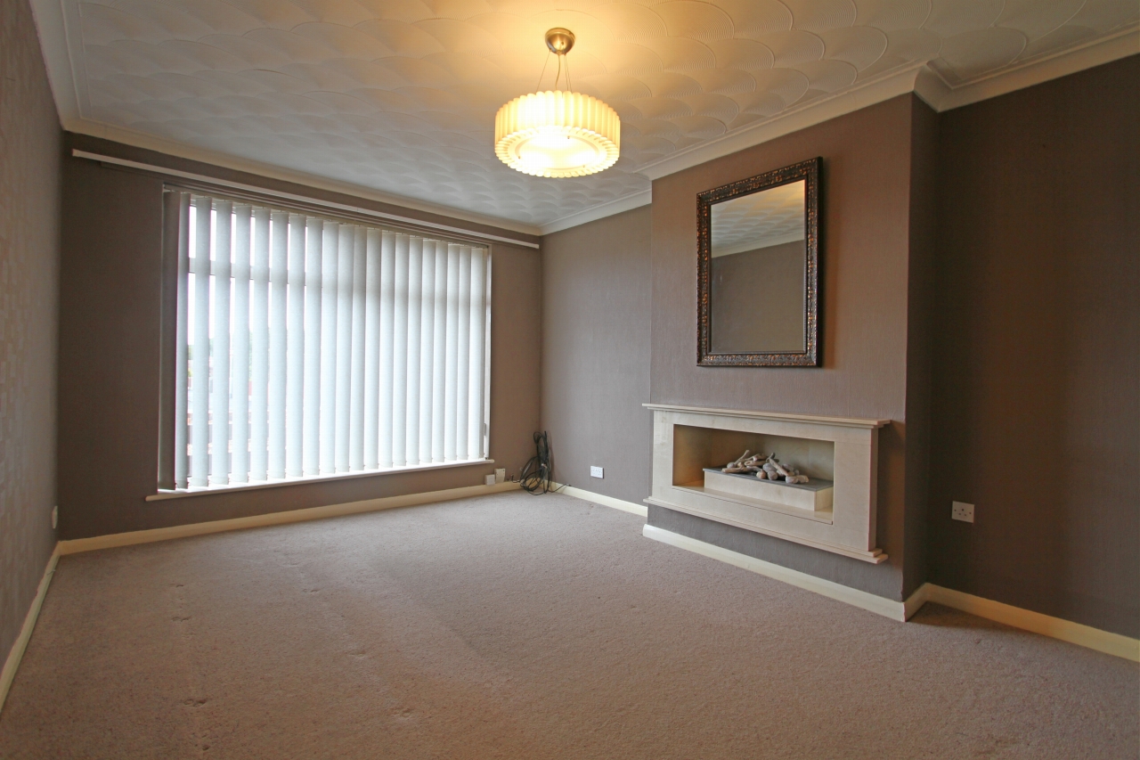 4 bedroom detached bungalow Let in Wigan - Lounge