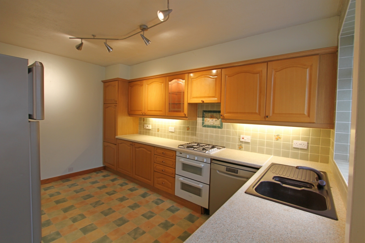 4 bedroom detached bungalow Let in Wigan - Kitchen