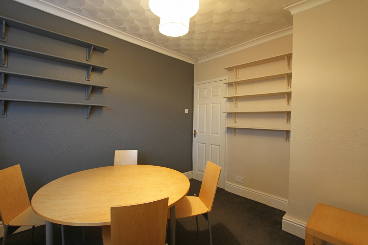 4 bedroom detached bungalow Let in Wigan - Dining Room/Bedroom