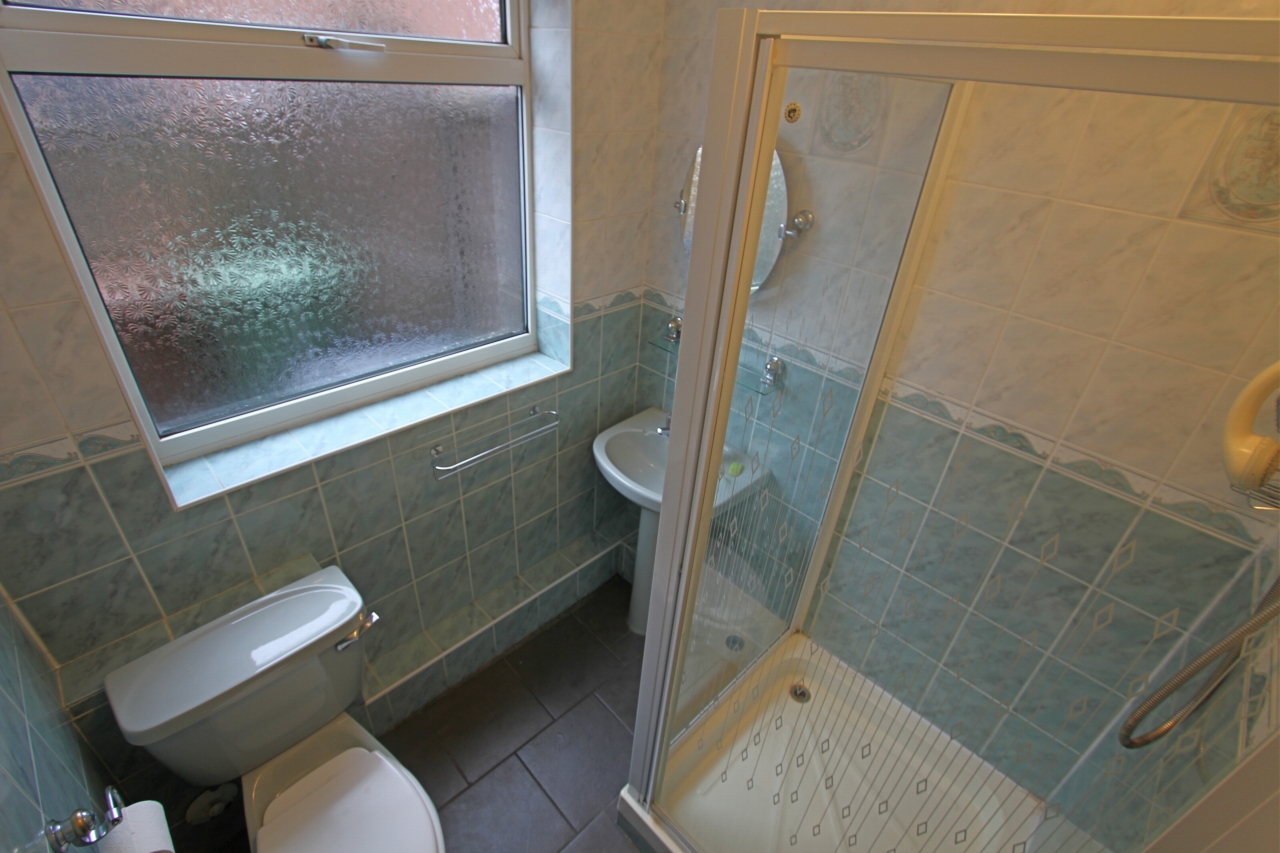 4 bedroom detached bungalow Let in Wigan - WC