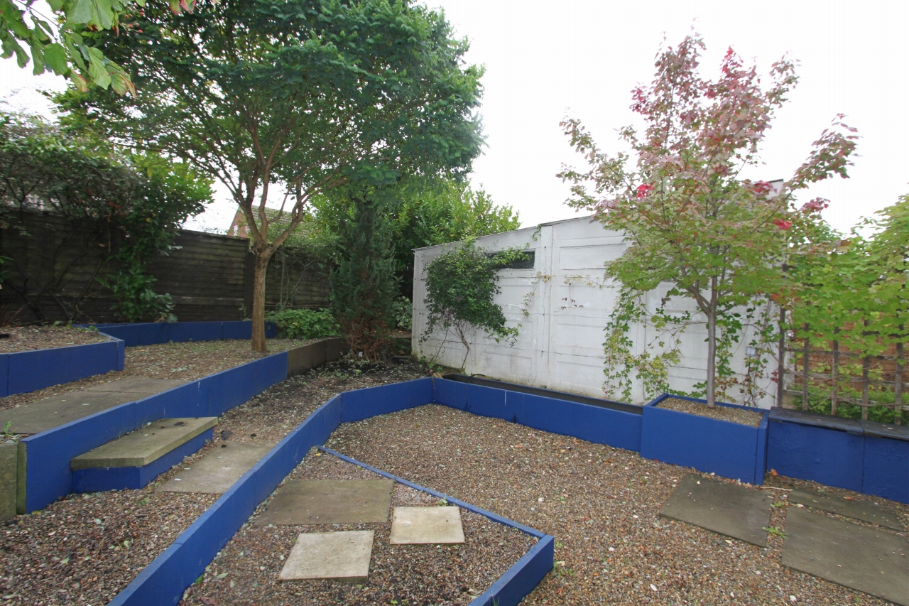 4 bedroom detached bungalow Let in Wigan - Rear