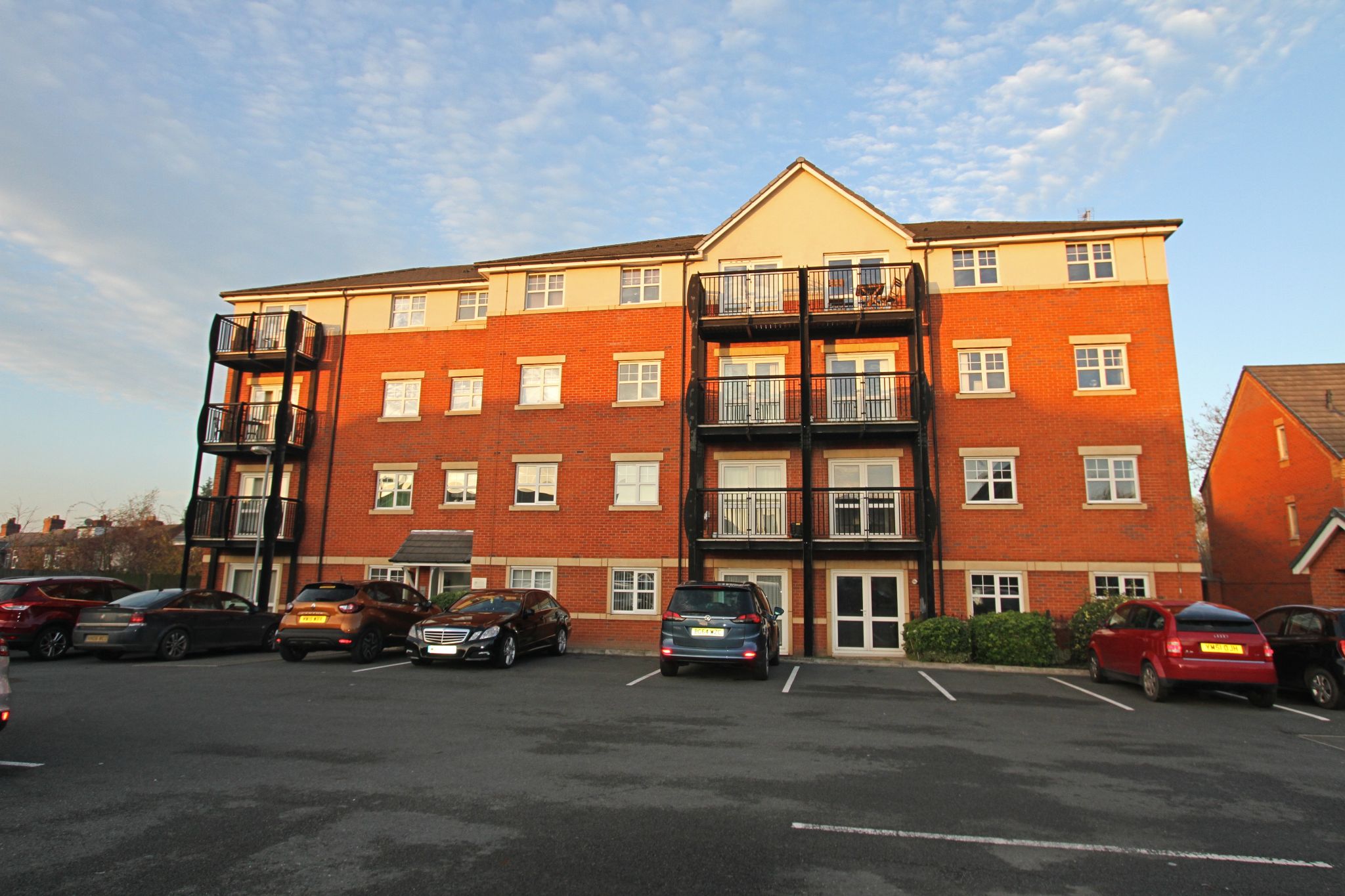 2 bedroom apartment flat/apartment Let in St Helens - Photograph 1