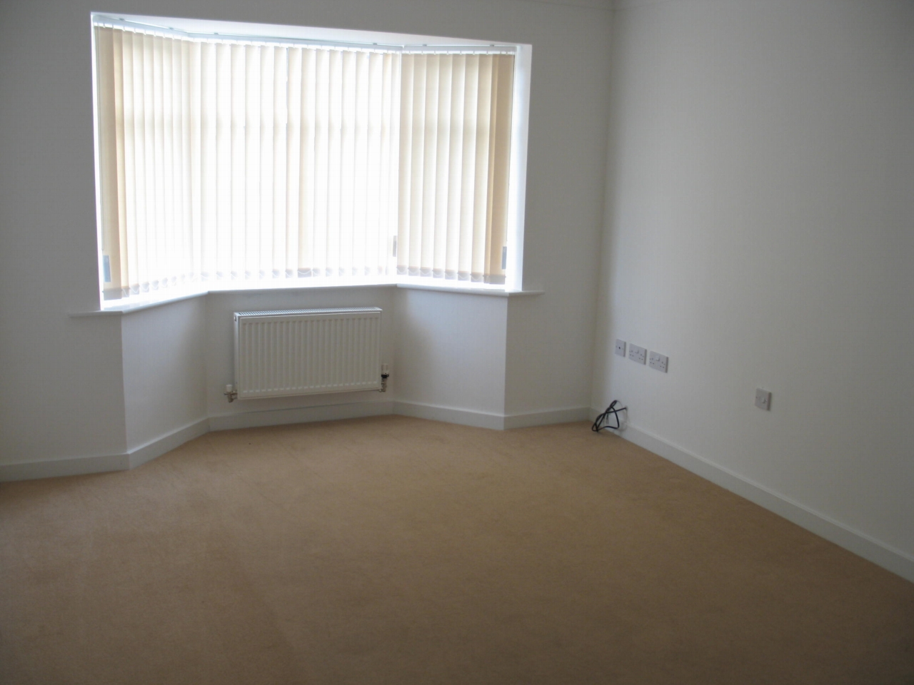 4 bedroom detached house For Sale in Wigan - Lounge