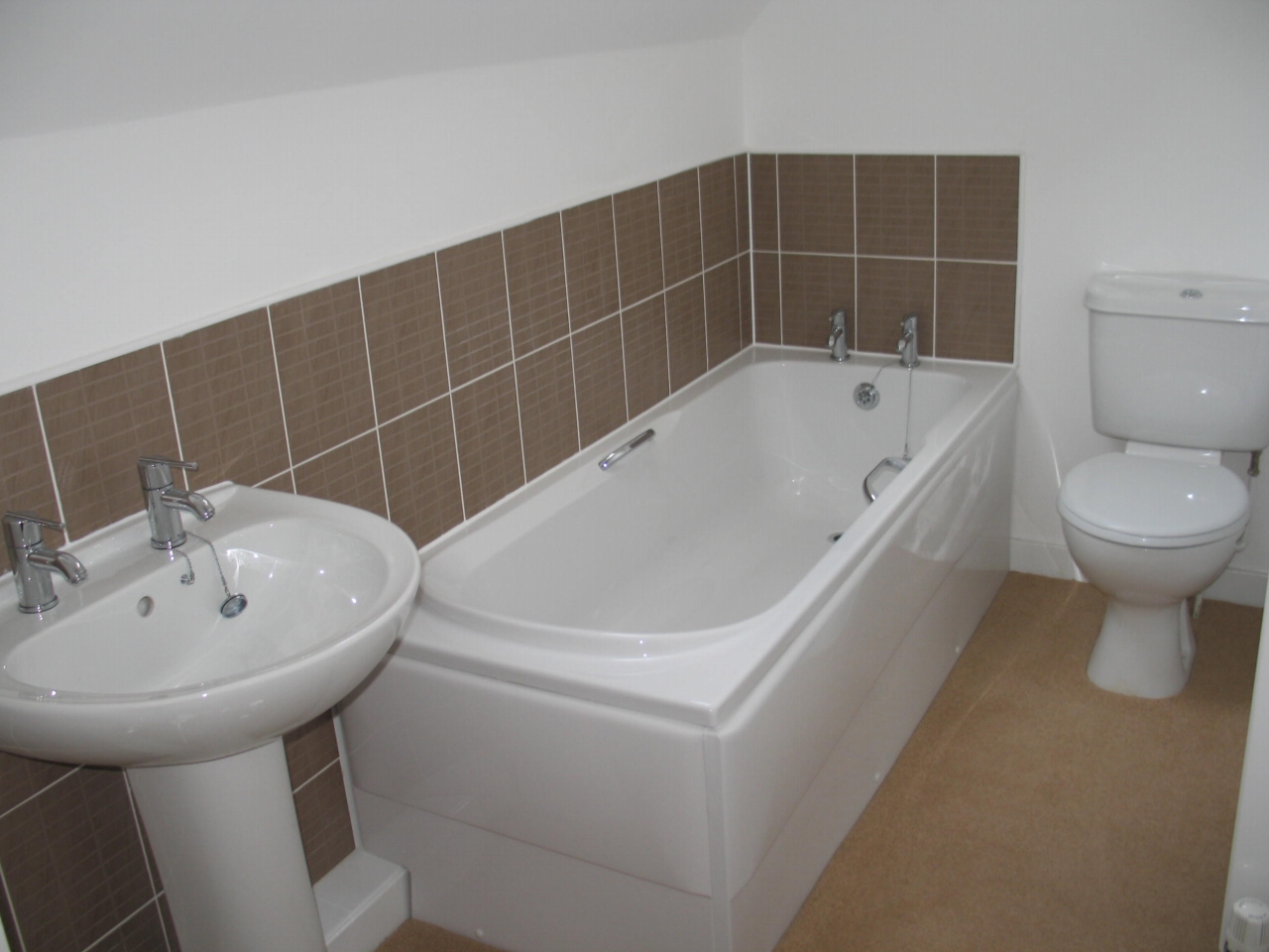 4 bedroom detached house For Sale in Wigan - En-suite