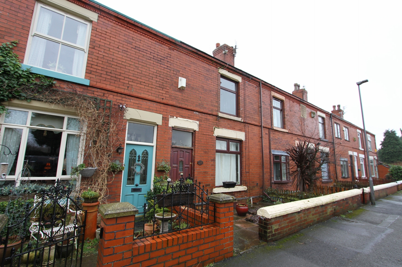 2 bedroom mid terraced house For Sale in St Helens - Photograph 1