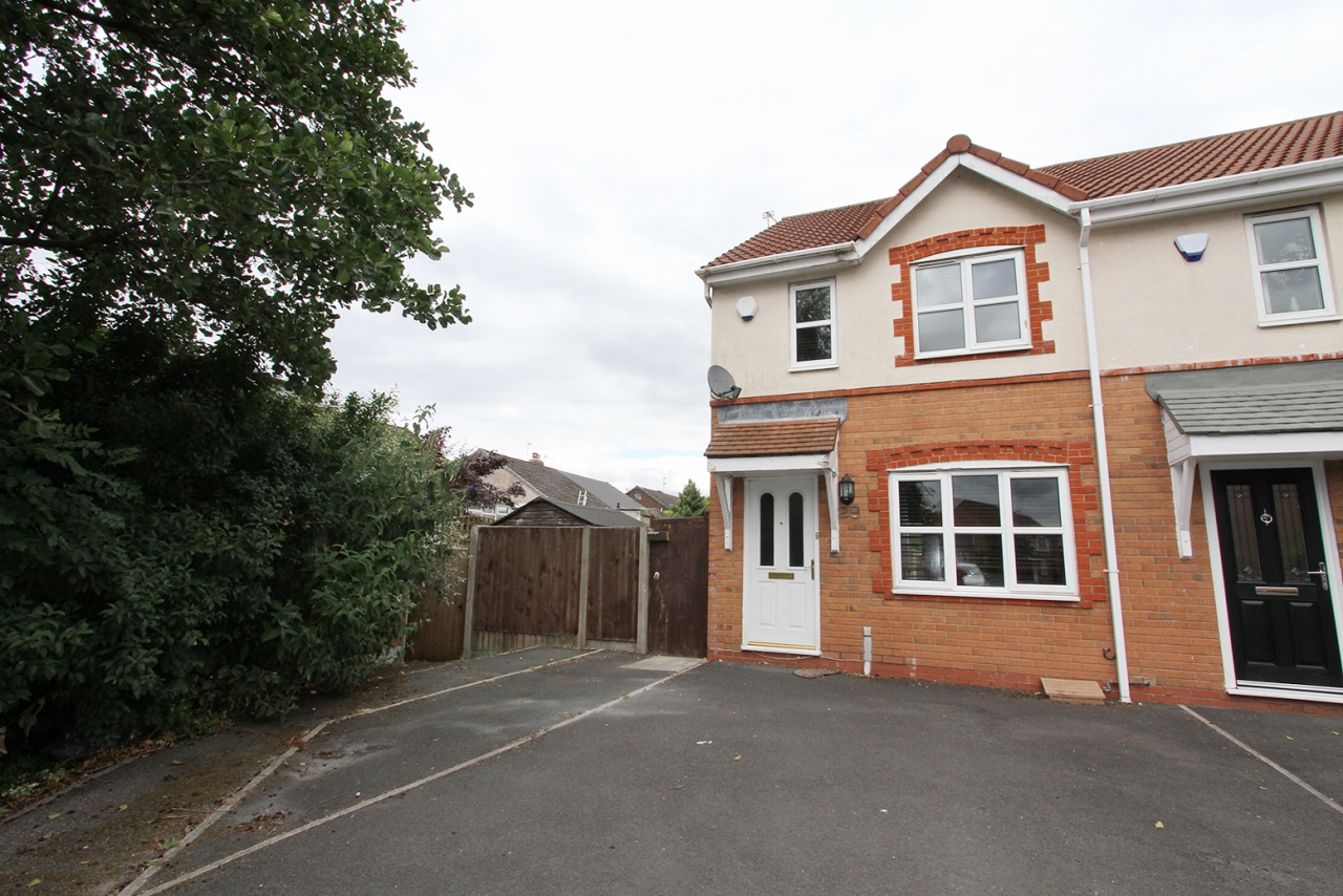 3 bedroom barn conversion house Sold in Wigan - Photograph 1