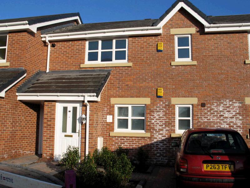2 bedroom apartment flat/apartment To Let in Warrington - Main Image