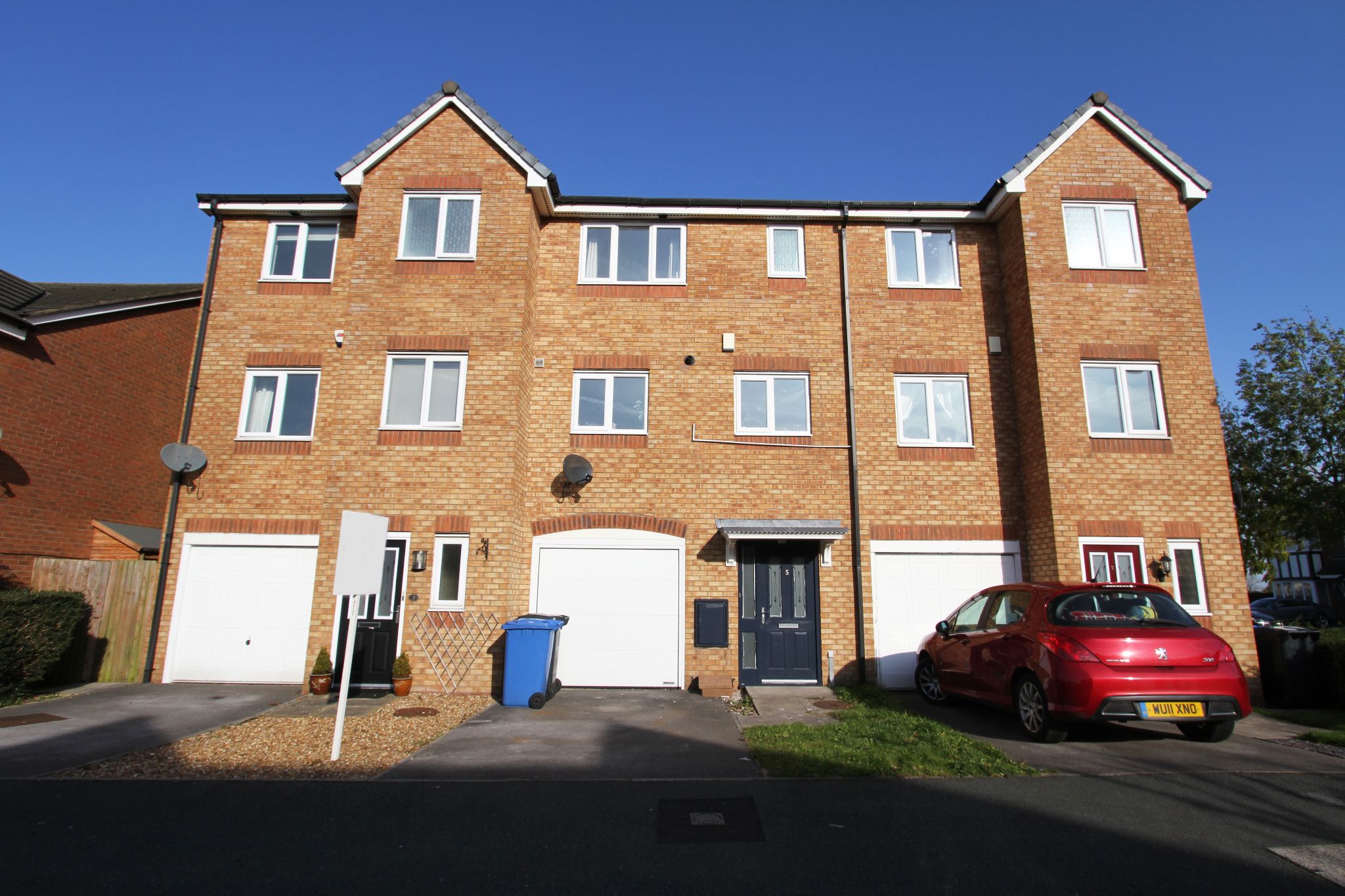 4 bedroom mid terraced house To Let in Warrington - Photograph 1