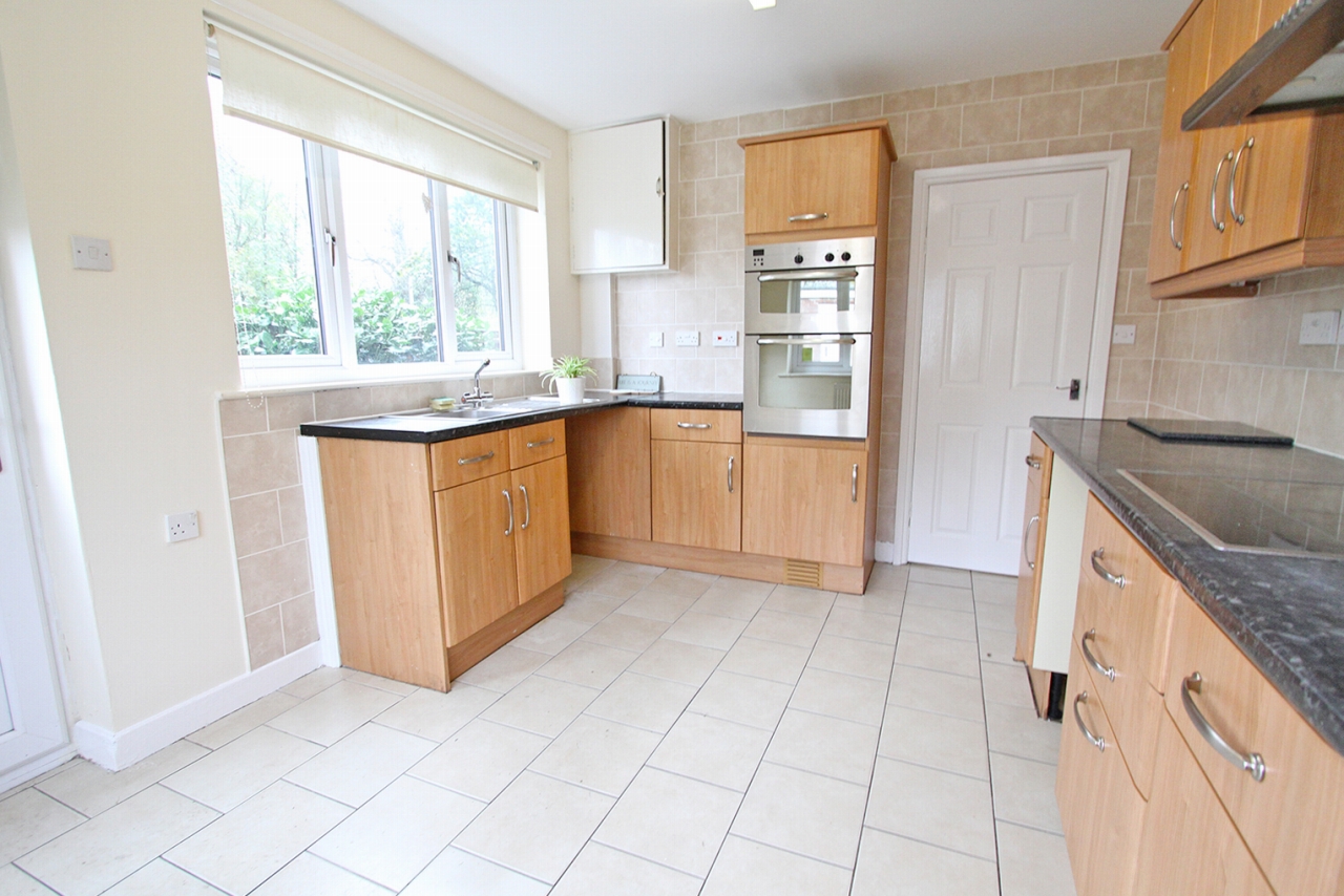 4 bedroom detached bungalow For Sale in Wigan - Photograph 14