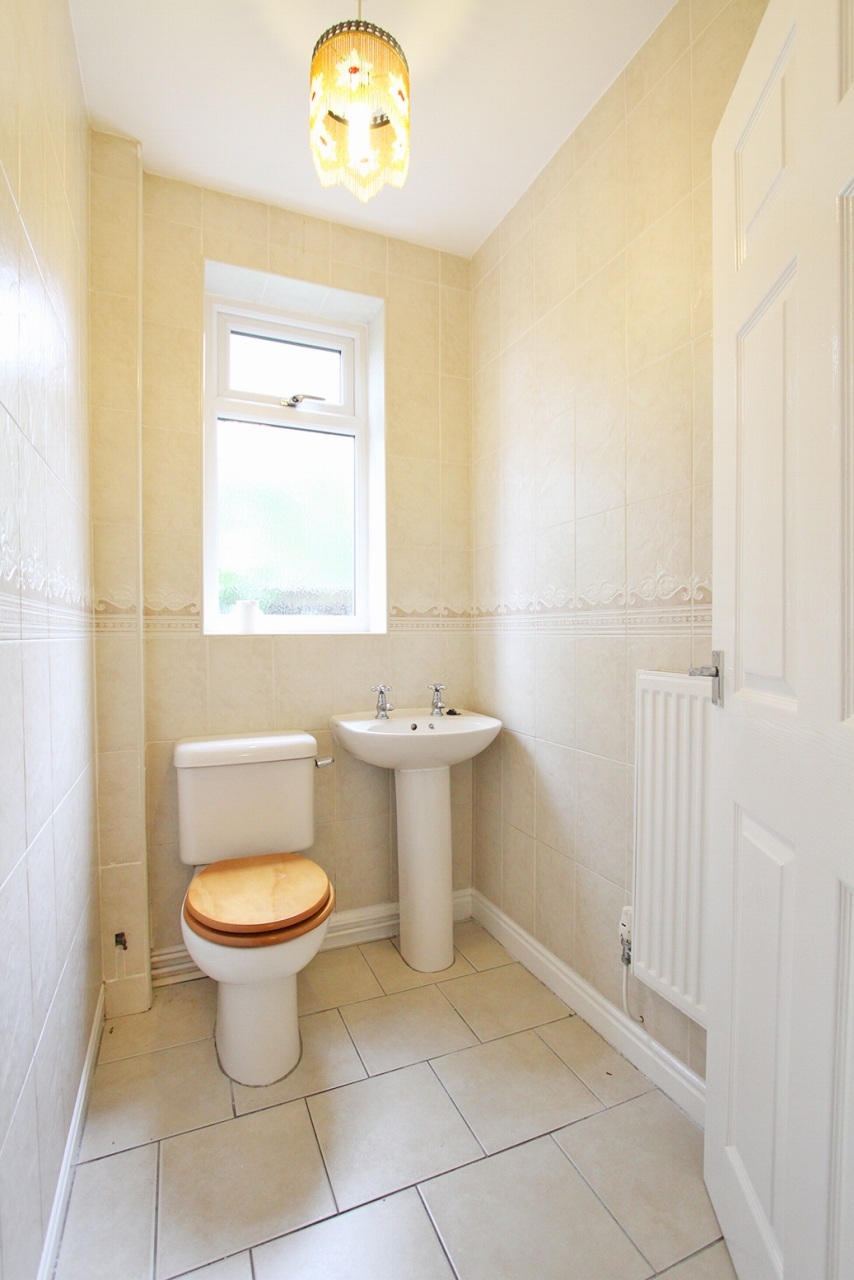 4 bedroom detached bungalow For Sale in Wigan - Photograph 7