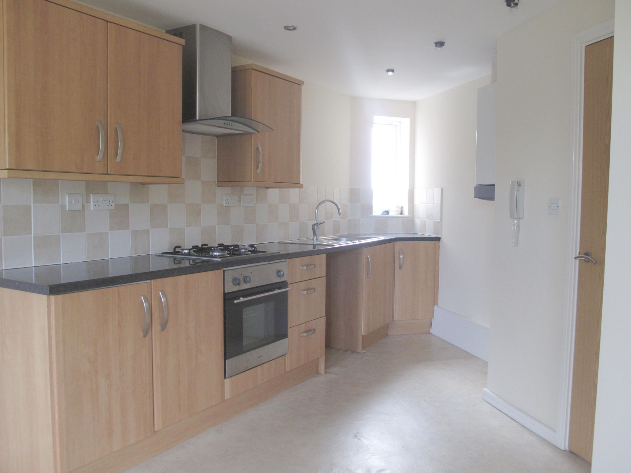 2 bedroom apartment flat/apartment Let in Golborne - Kitchen