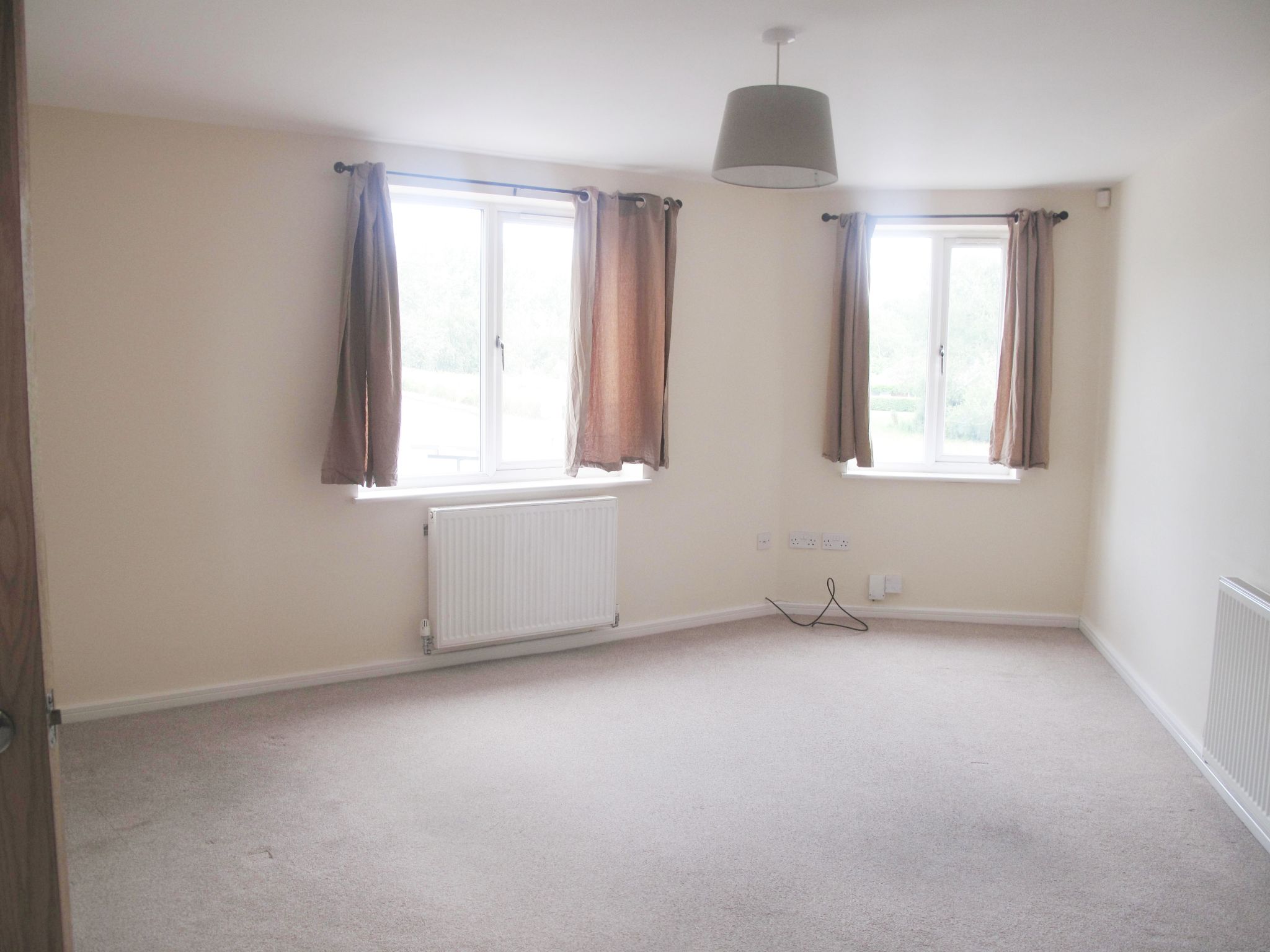 2 bedroom apartment flat/apartment Let in Golborne - Lounge