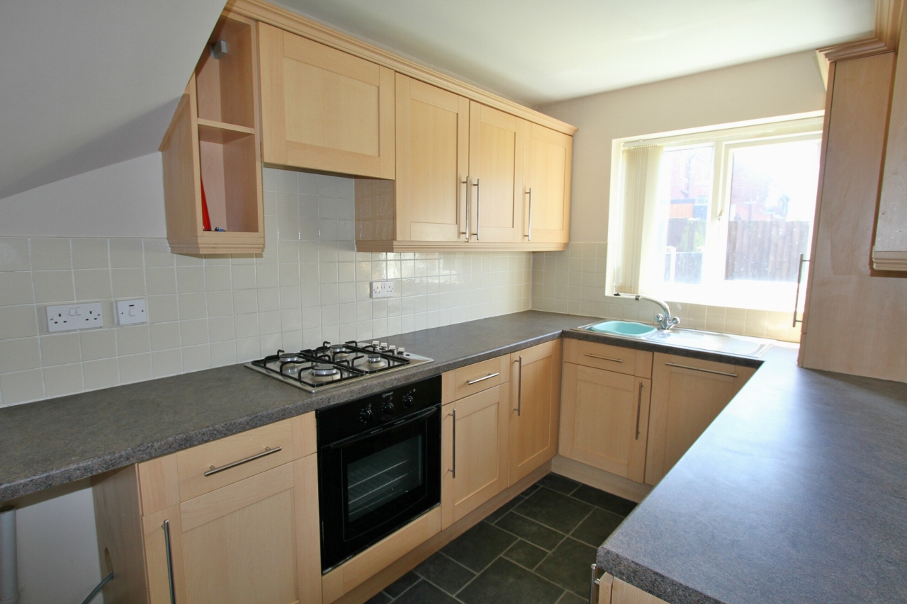 3 bedroom mews house Let in Wigan - Kitchen