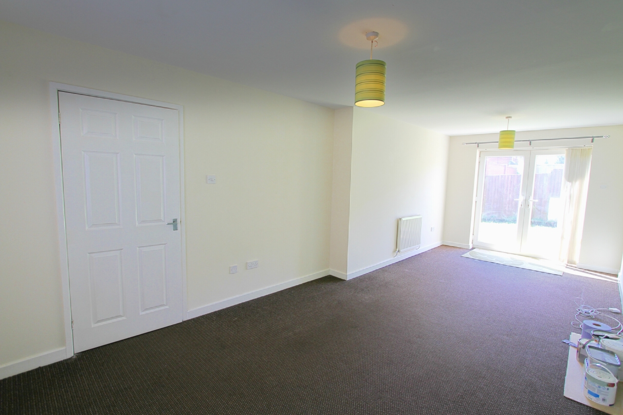 3 bedroom mews house Let in Wigan - Photograph 3