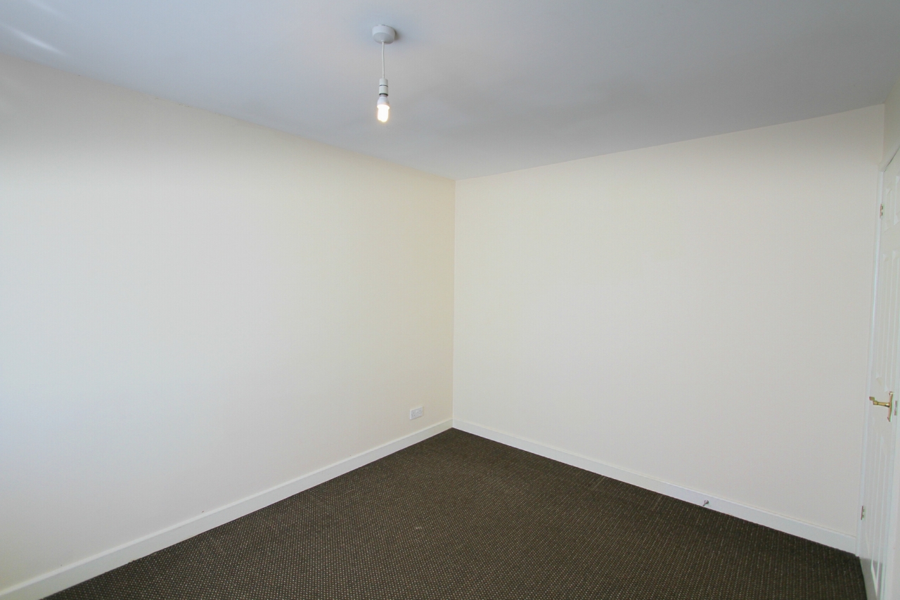 3 bedroom mews house Let in Wigan - Bedroom 1