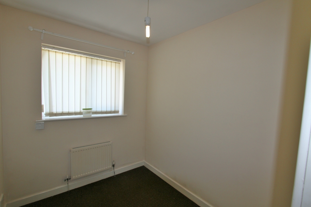 3 bedroom mews house Let in Wigan - Bedroom 3