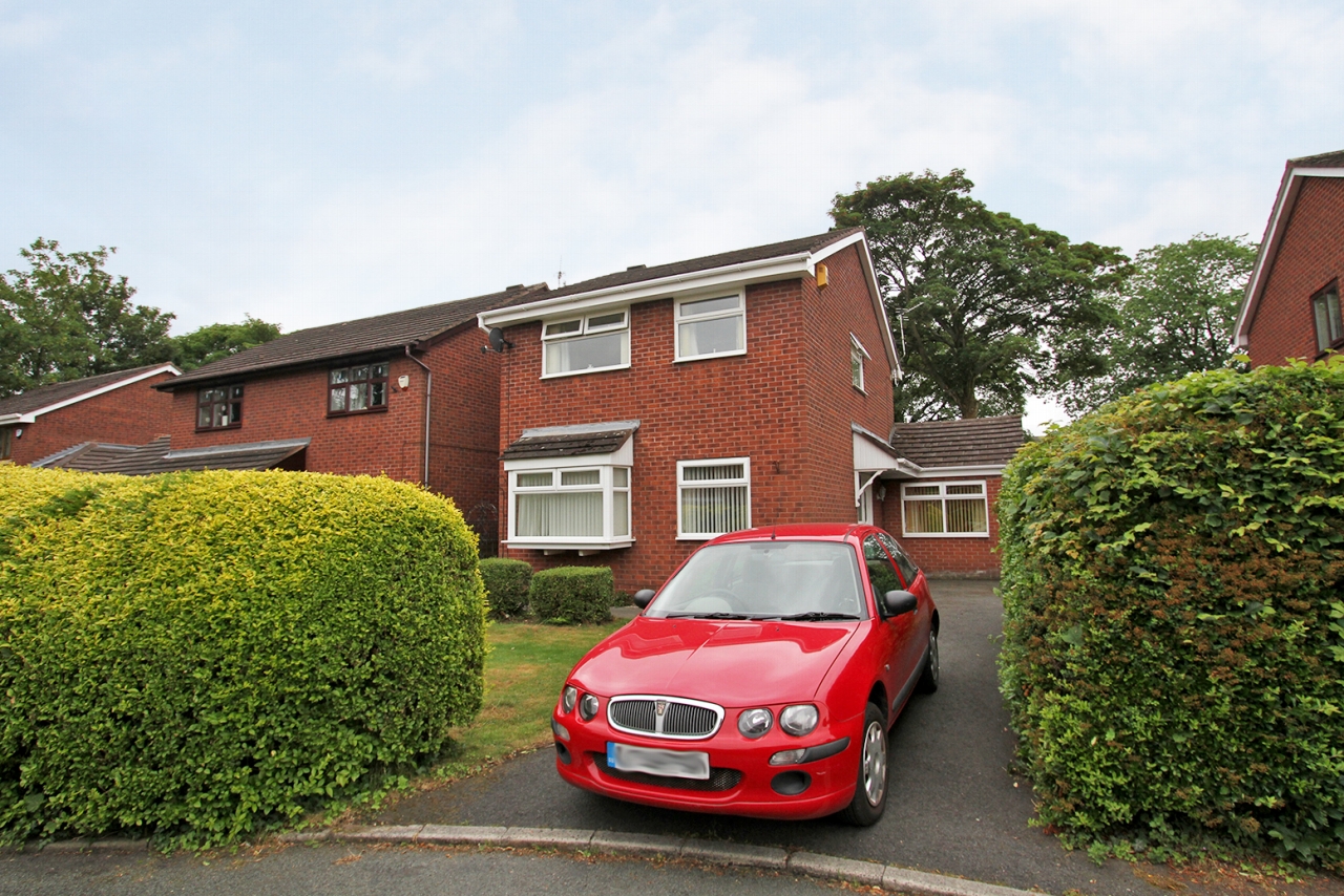 3 bedroom detached house SSTC in Wigan - Main Image
