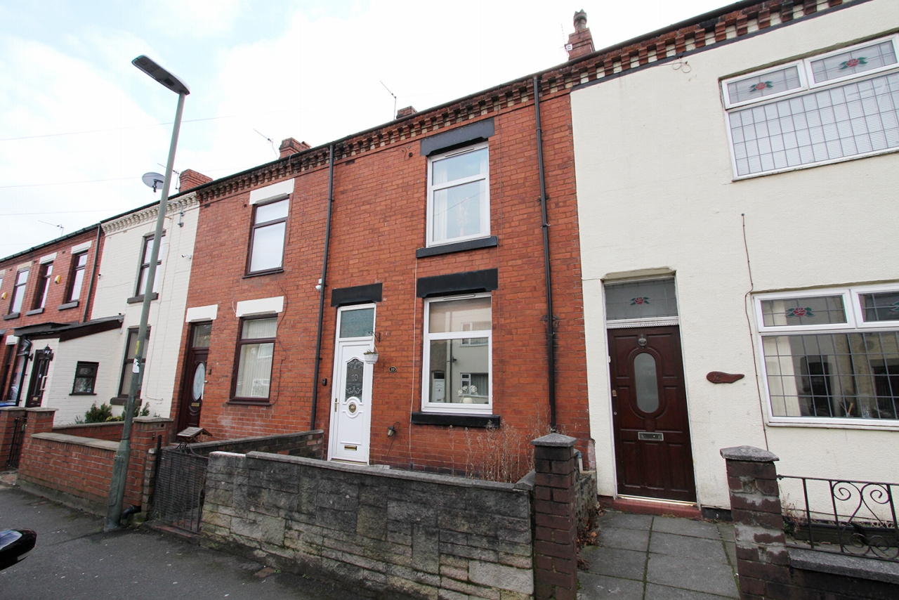 3 bedroom mid terraced house For Sale in Warrington - Photograph 1