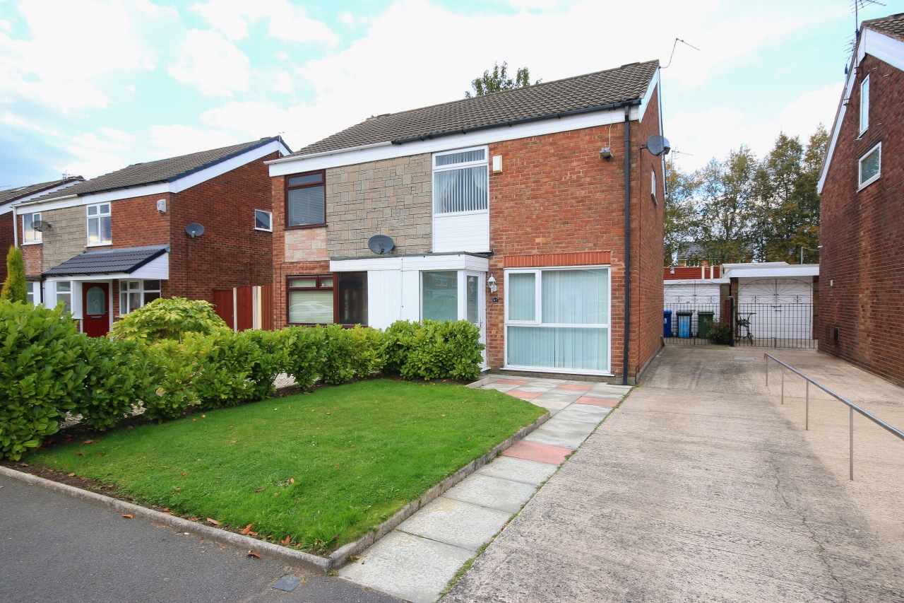 3 Bed Semi-detached House To Rent - Photograph 1