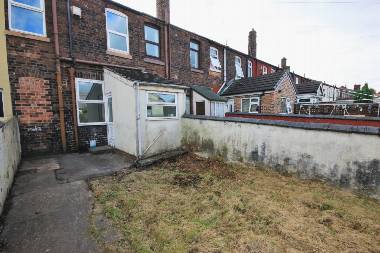 3 Bedroom Mid Terraced House in 427 Ormskirk Road, Wigan, WN5