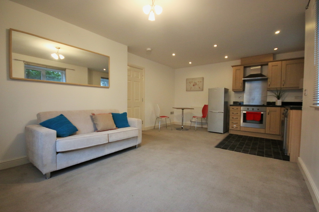 2 bedroom apartment flat/apartment Let in Wigan - Photograph 1.