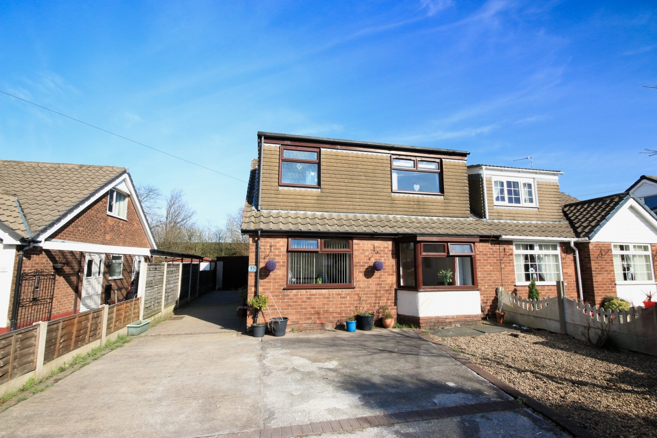 5 Bed Semi-detached House For Sale - Photograph 1