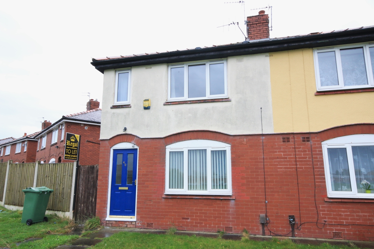 2 Bed Semi-detached House To Rent - Photograph 1