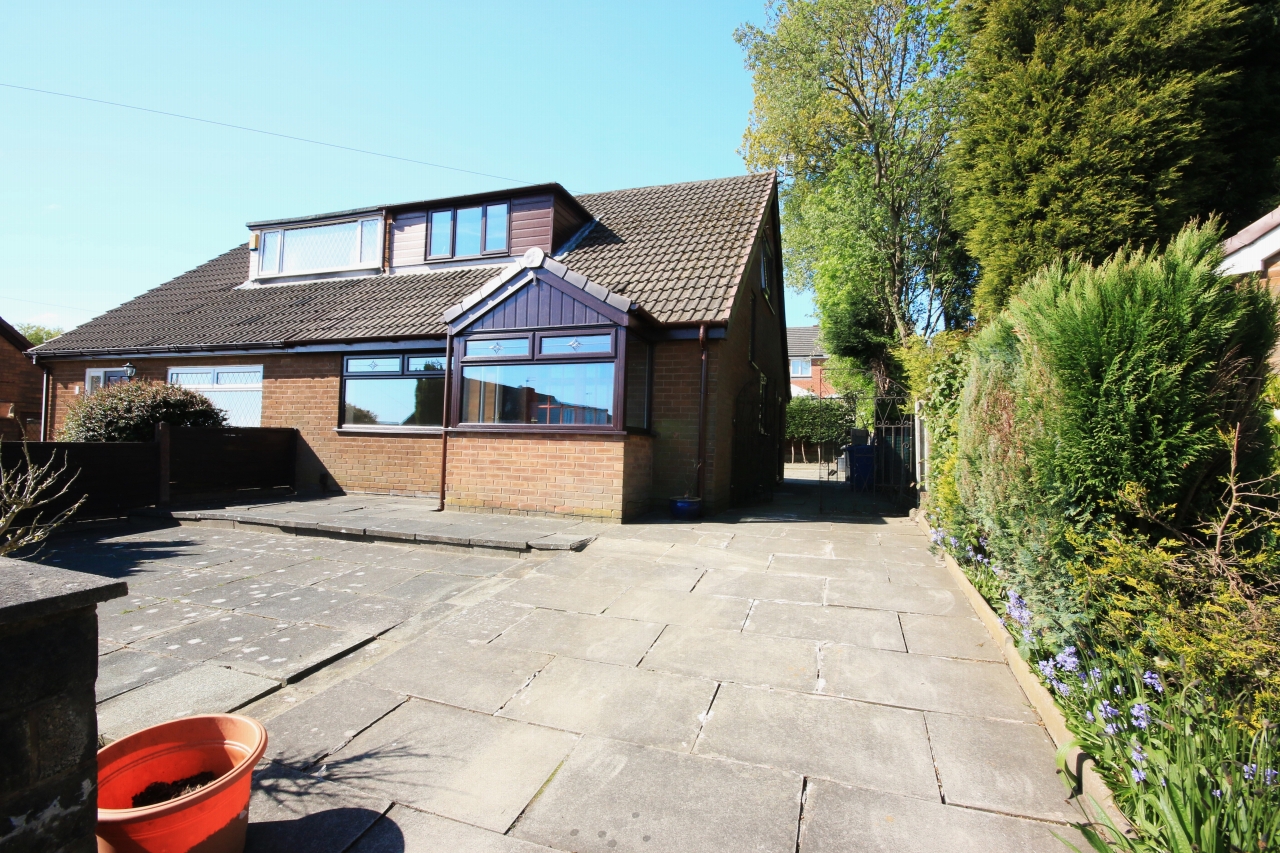 3 bedroom semi-detached house To Let in Wigan - Property photograph.