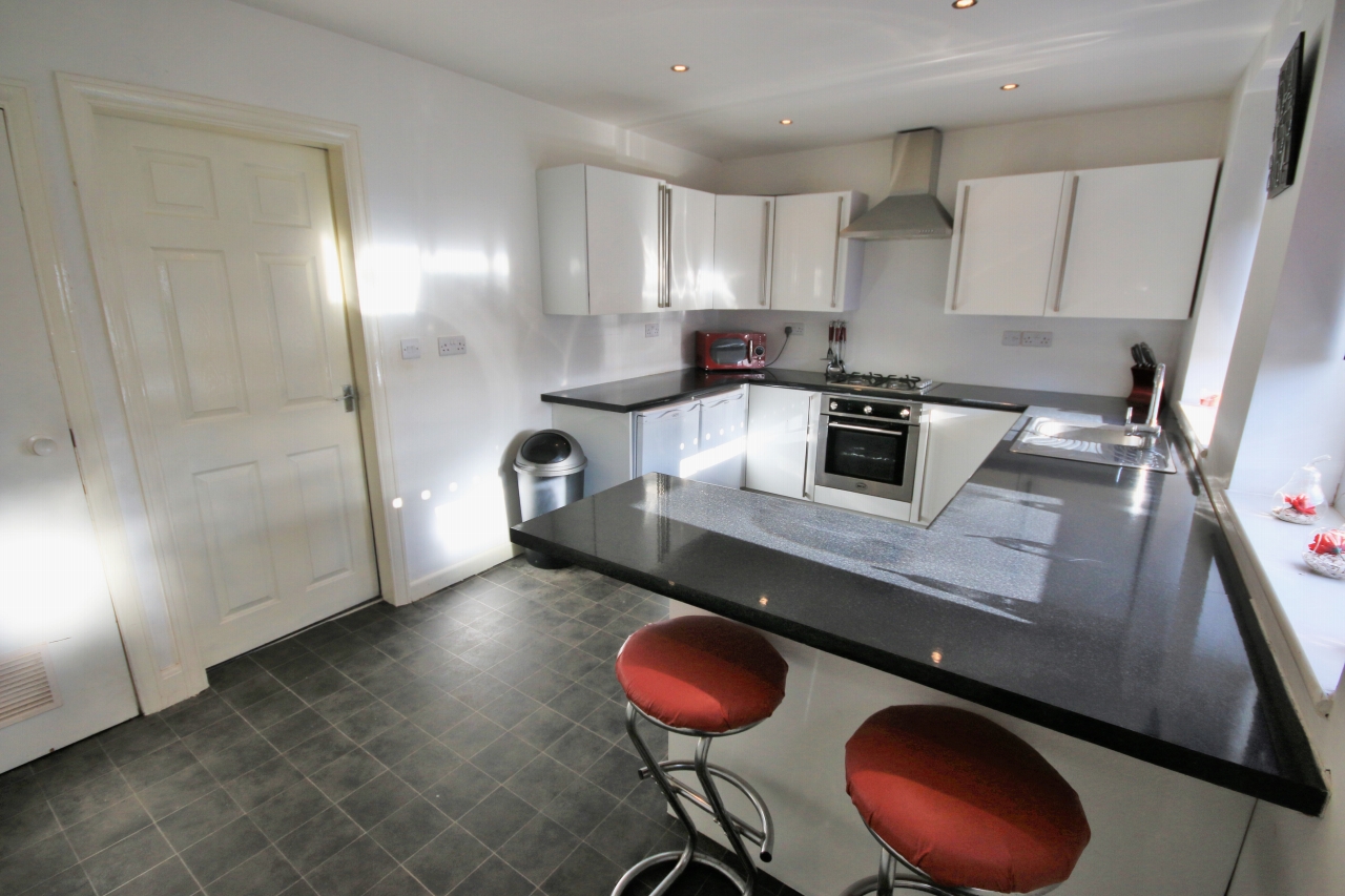 2 bedroom semi-detached house To Let in Wigan - Photograph 5.