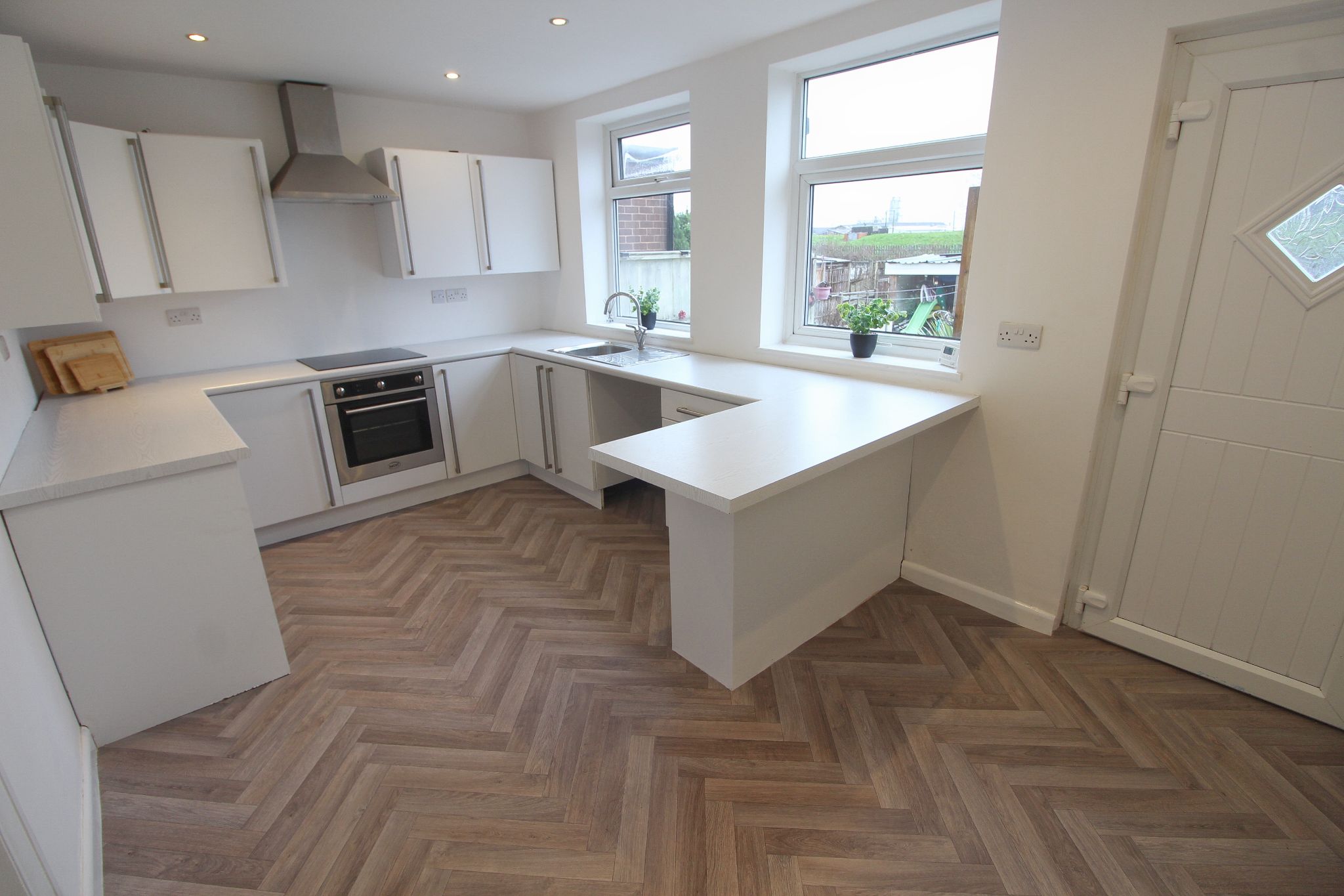 2 bedroom semi-detached house To Let in Wigan - Photograph 5.