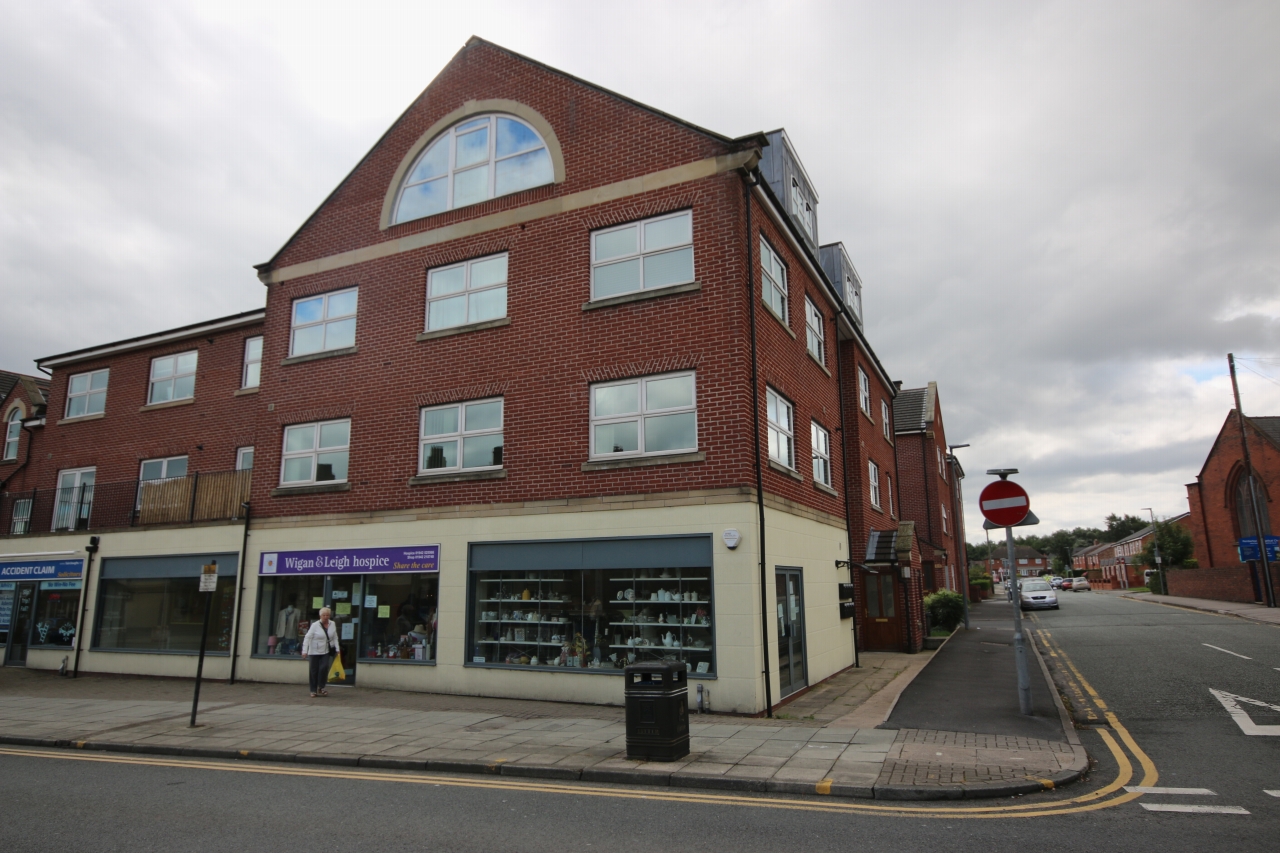 2 Bed Apartment Flat/apartment To Rent - Photograph 1