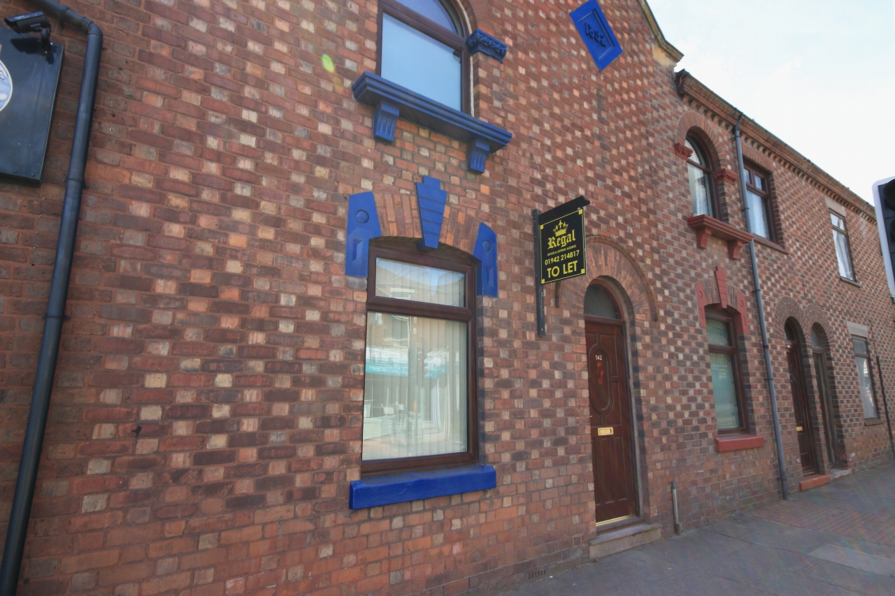 2 Bed Mid Terraced House To Rent - Photograph 1