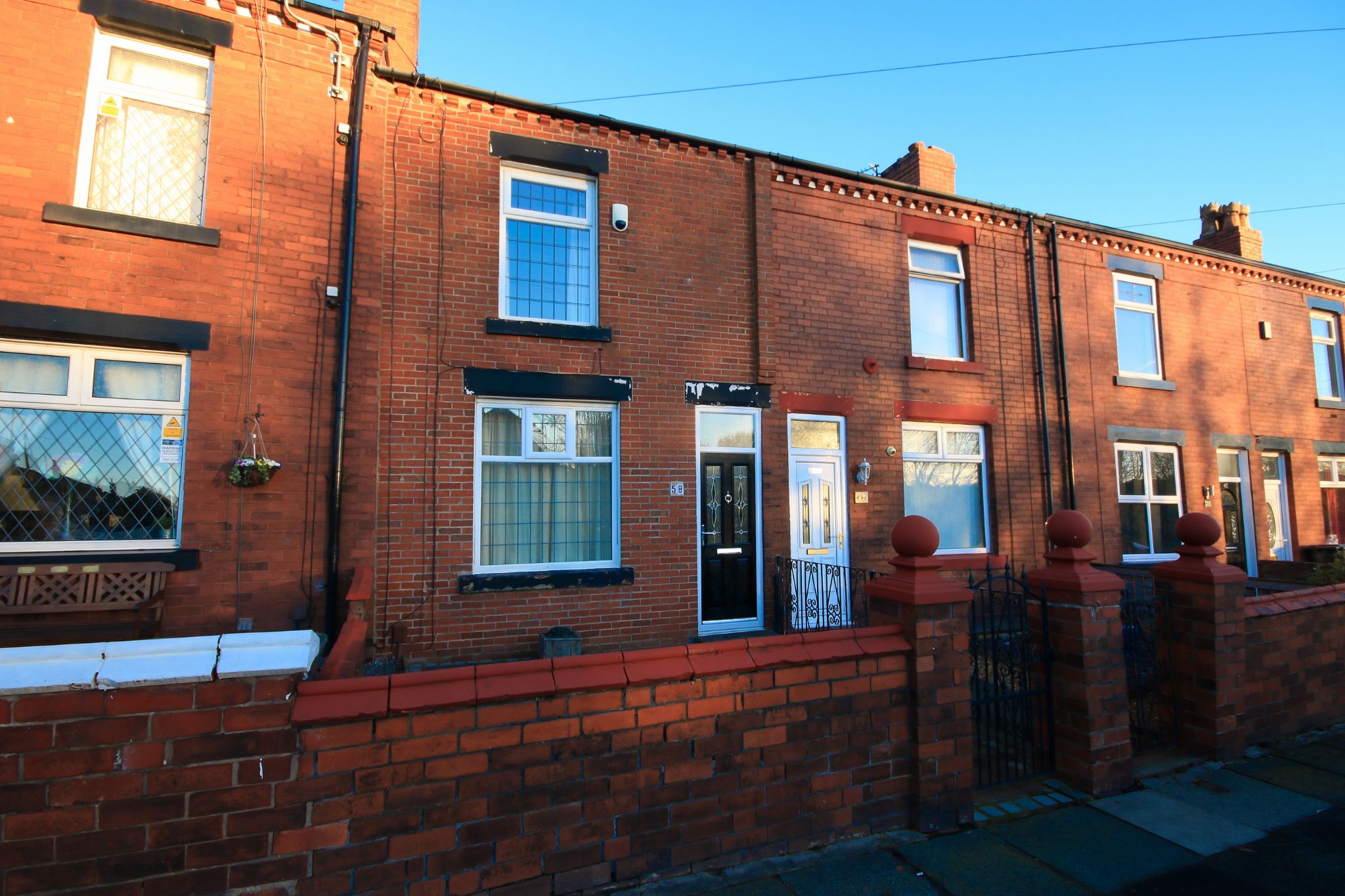 2 Bedroom Mid Terraced House For Sale in 58 Billinge Road, Wigan, WN5