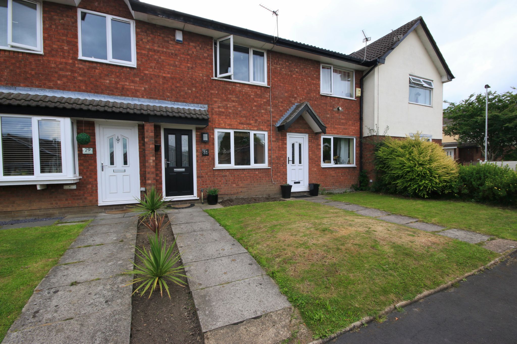 2 Bed Town House To Rent - Photograph 1