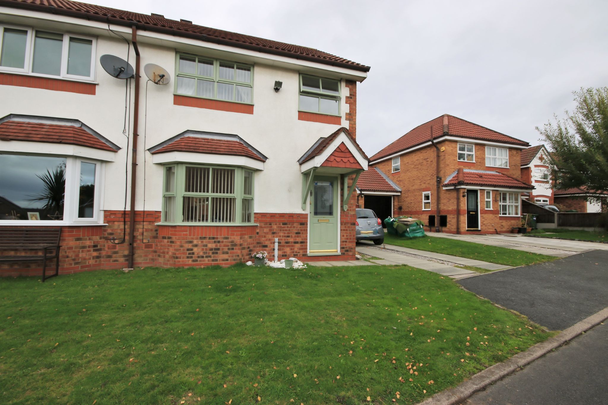 3 Bed Semi-detached House For Sale - Photograph 1