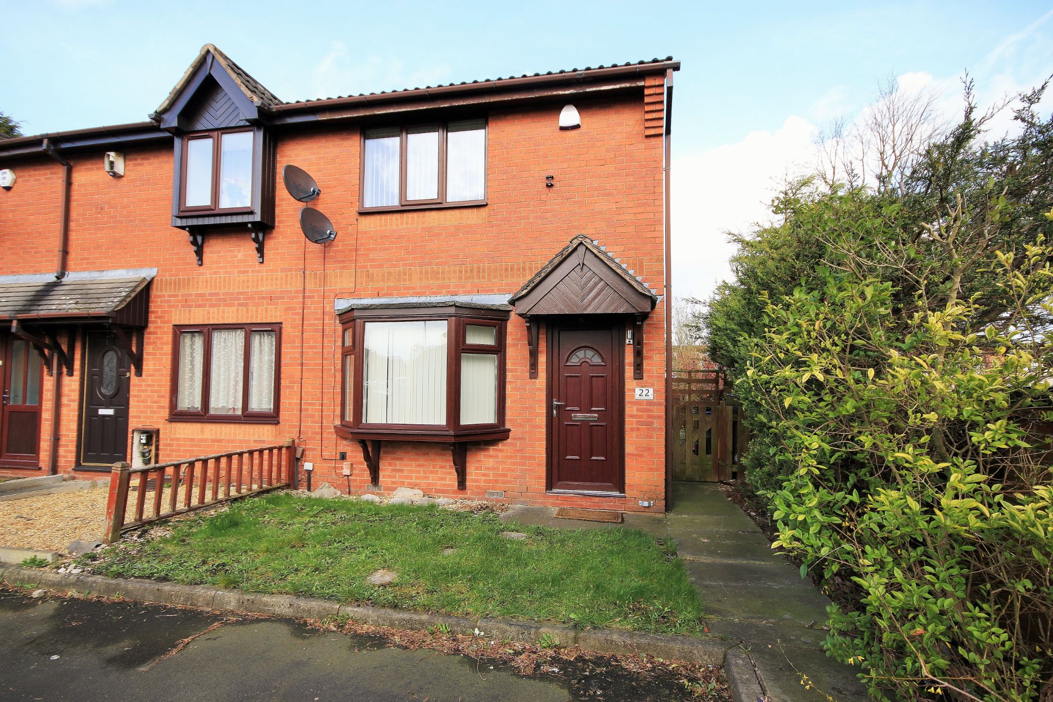 2 Bed End Terraced House For Sale - Photograph 1