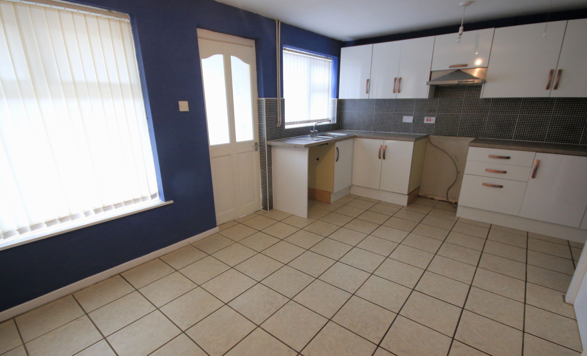 3 bedroom end terraced house To Let in Skelmersdale - Photograph 3.